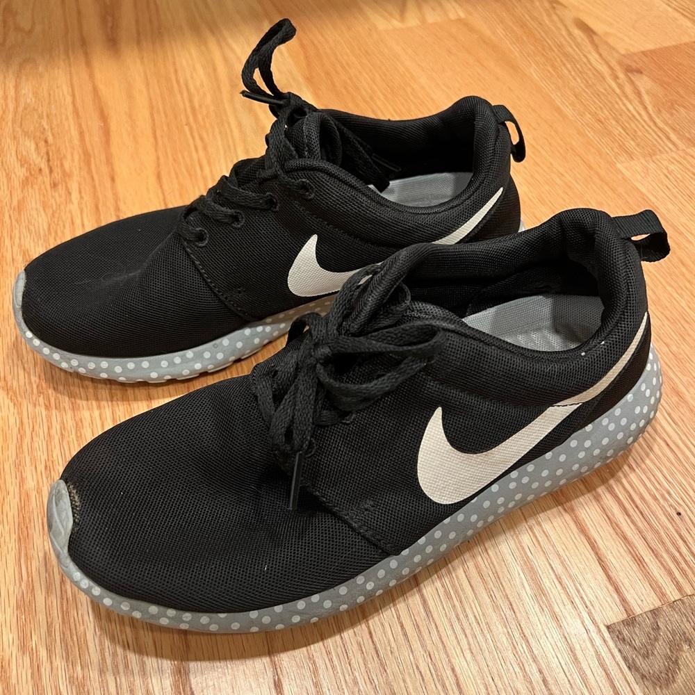 Rare Nike Roshe Run Limited Edition Polka Dots